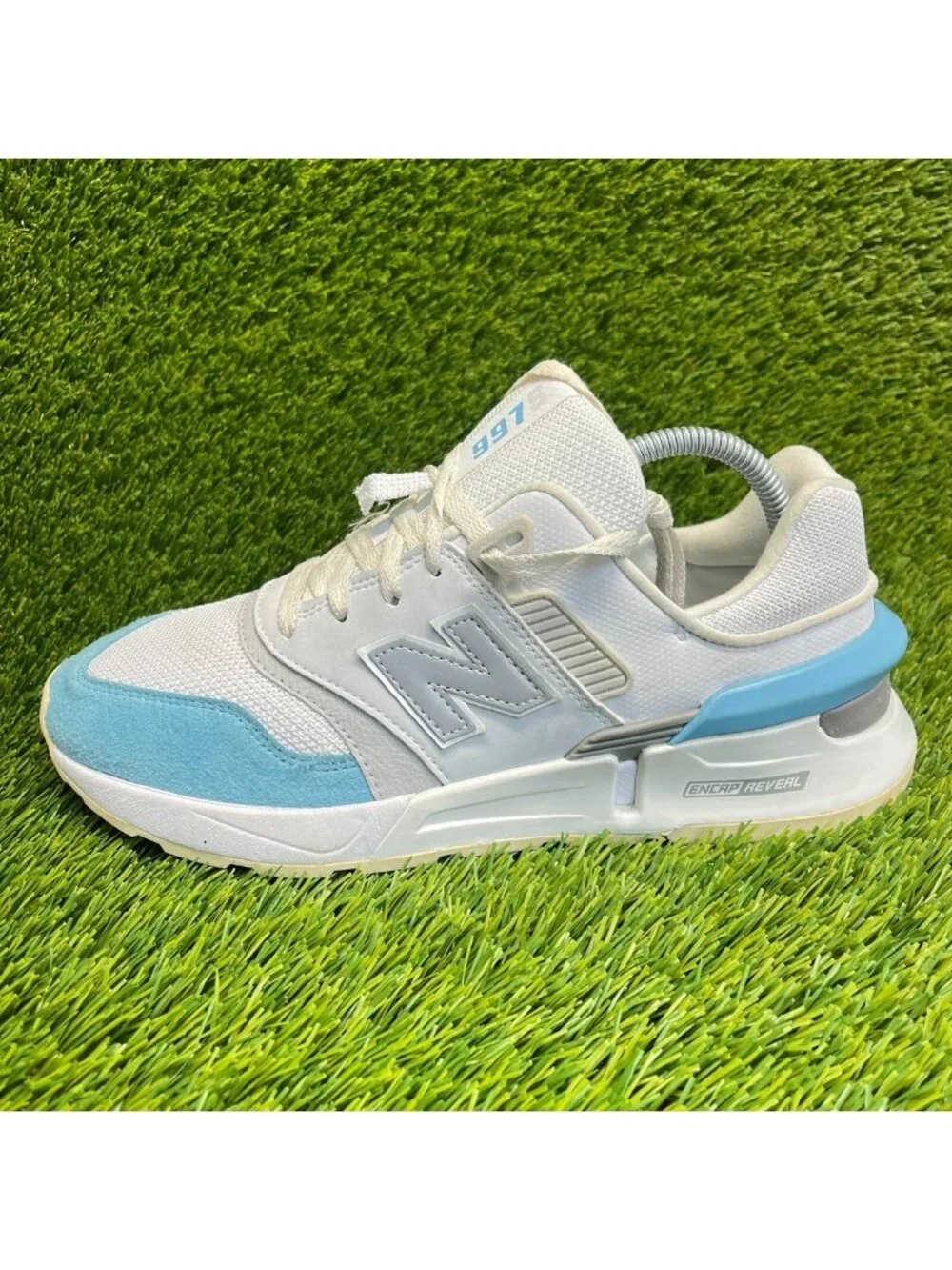 New Balance 997 Womens Size 9.5 White Blue Walking Running Shoes Sneakers